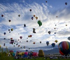 D8C 7900m  Lotsa balloons