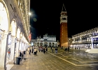 D8C 4177l  Piazza San Marco at night