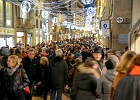 D8C 4581t  Holiday shopping on the Ponte Vecchio